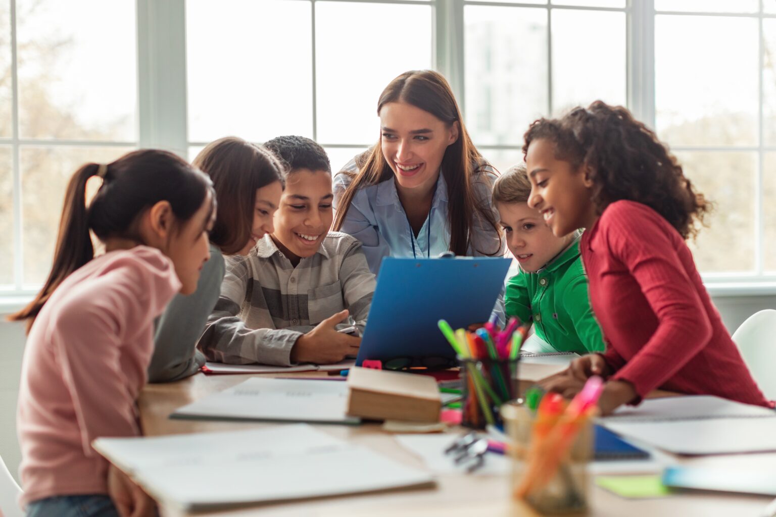 Happy,Diverse,School,Children,And,Teacher,Woman,Having,Class,Sitting