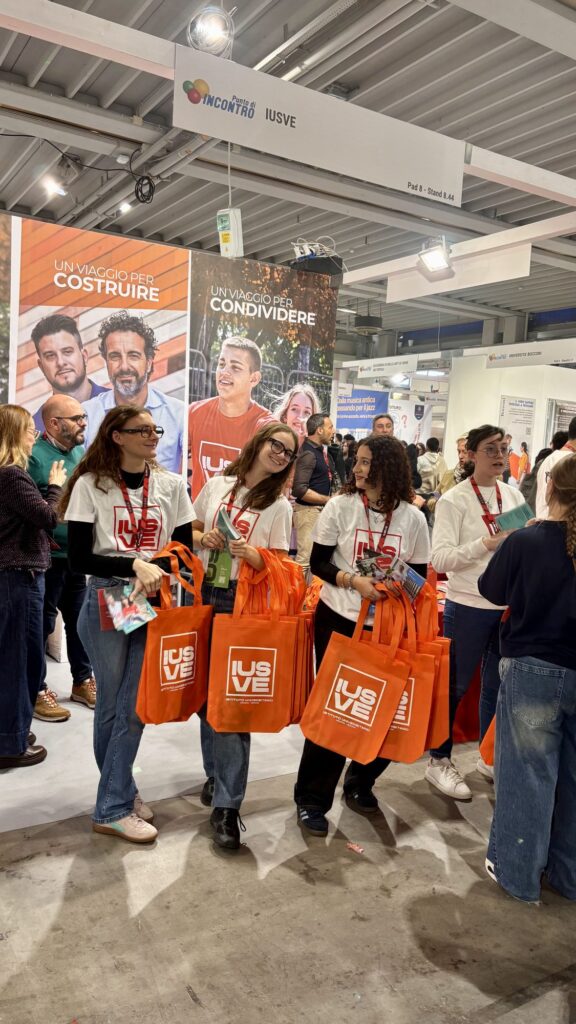 Studenti IUSVE alla fiera di orientamento Studenti IUSVE alla fiera di orientamento